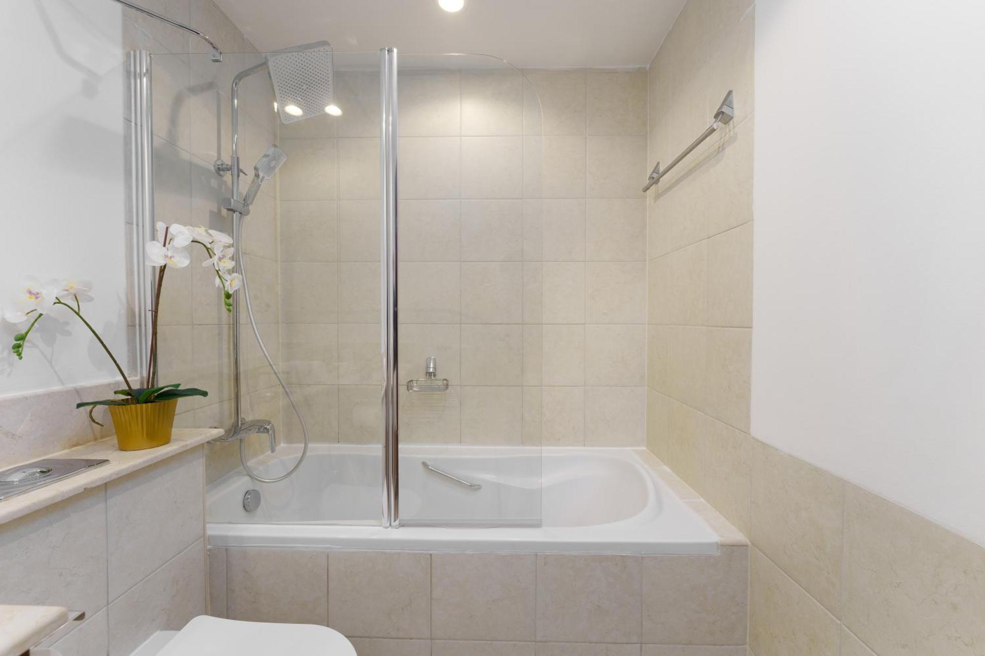 Maison Privee - Exclusive Duplex With Panoramic Terrace Overlooking Burj Khalifa Apartment *